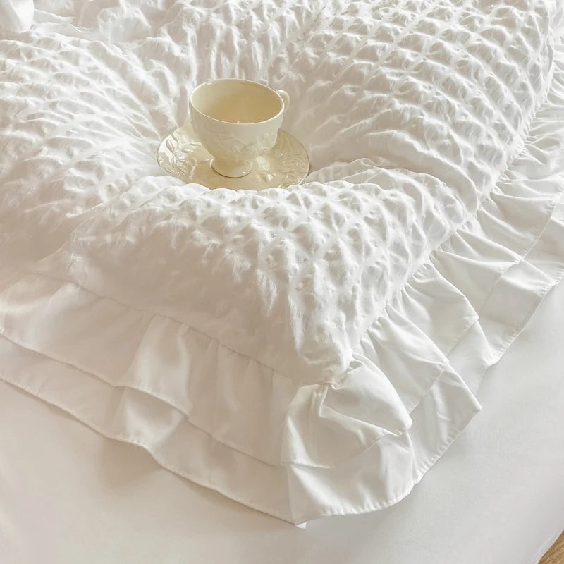 WilloPillow LaceBloom™ Bedding Set.